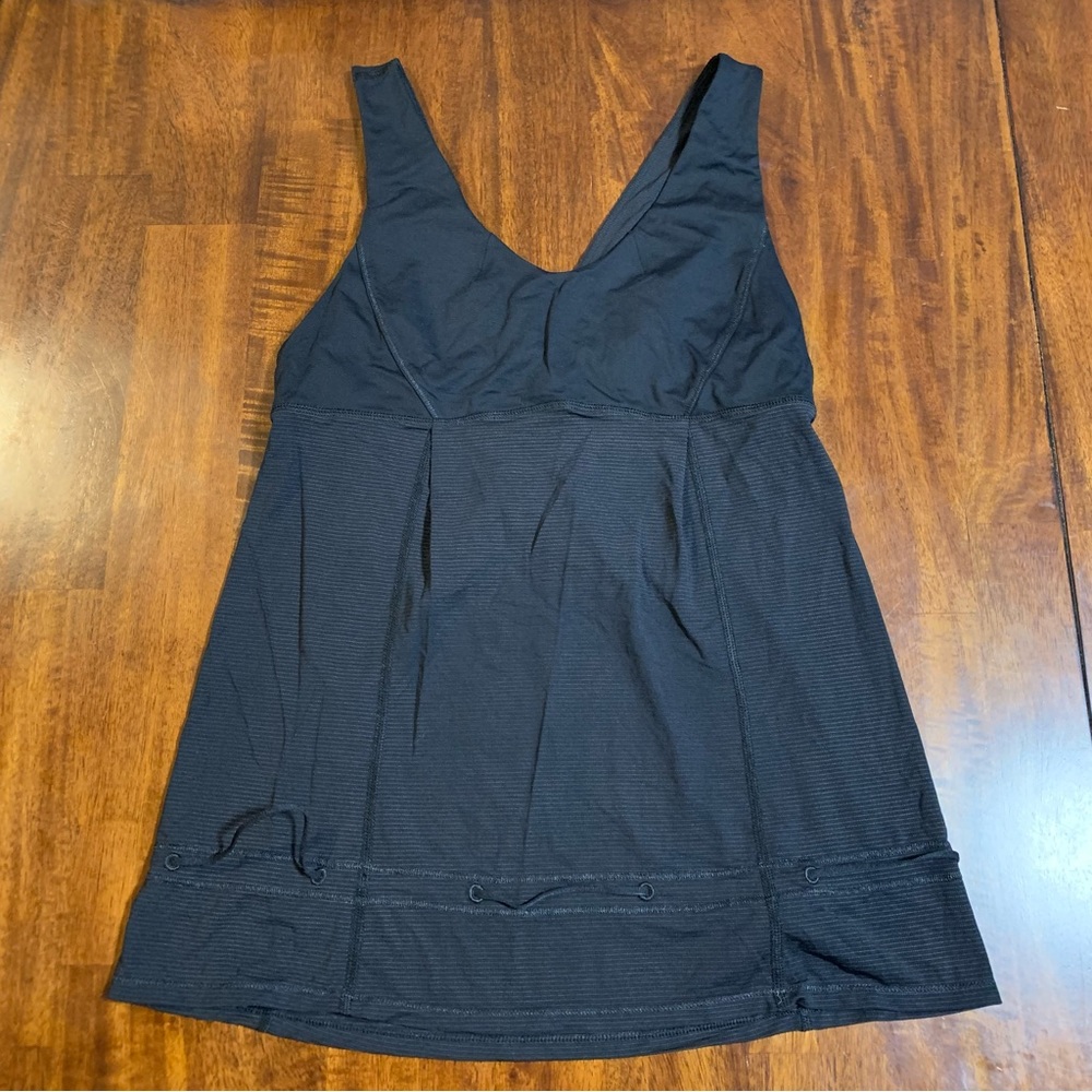 Lululemon black sports tank 8